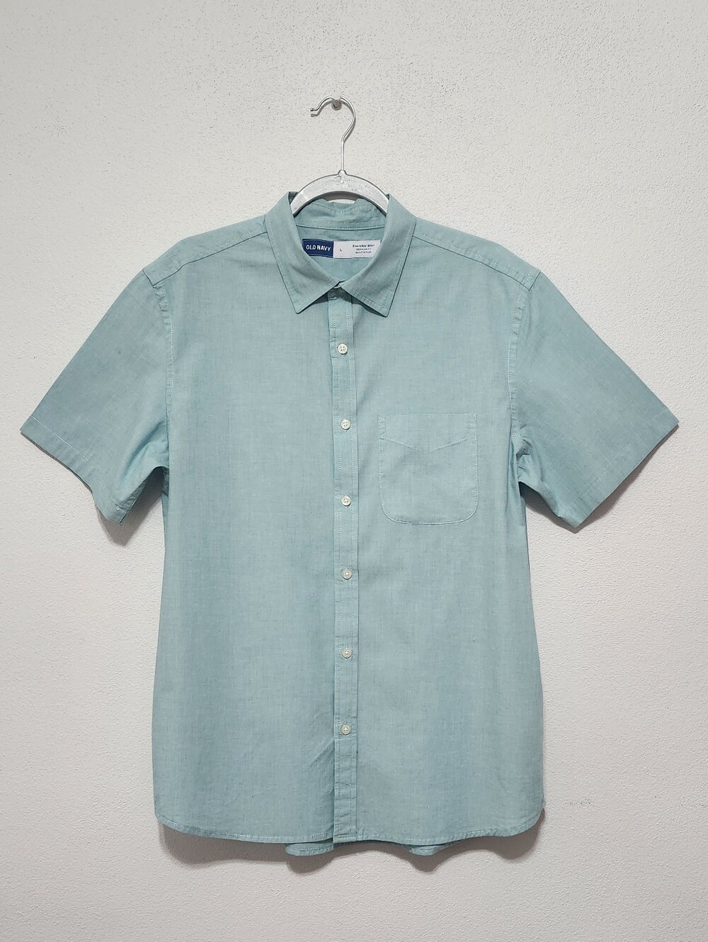 Old Navy Men's Everyday Short Sleeve Button Down Shirt - Size L